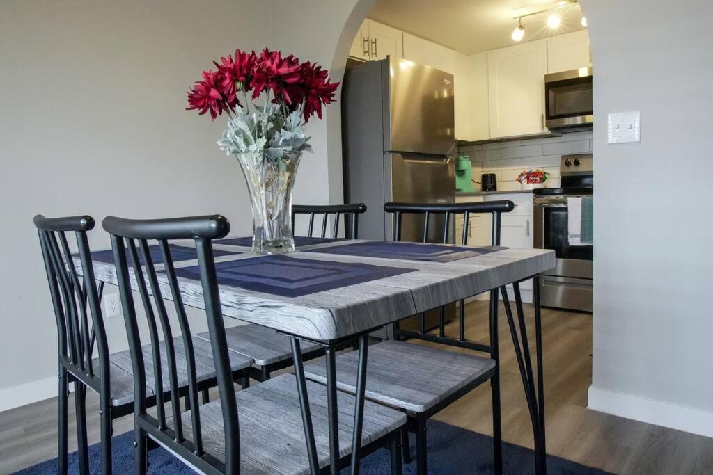 2 Bedroom Minutes From Las Vegas Strip And Airport Екстер'єр фото